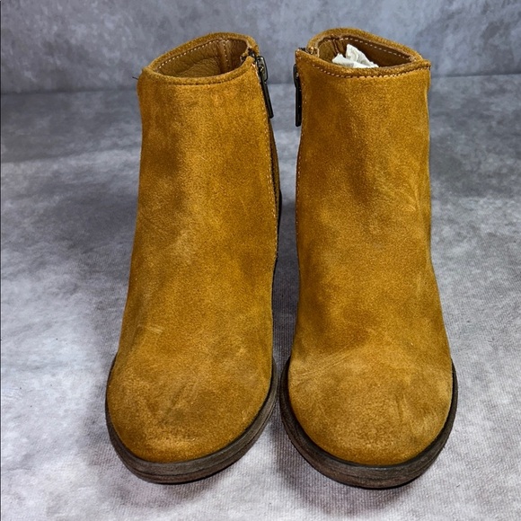 EUC Women’s FRYE Carson Piping Booties US 5.5B Tan Suede Leather Ankle Boots - Picture 4 of 12